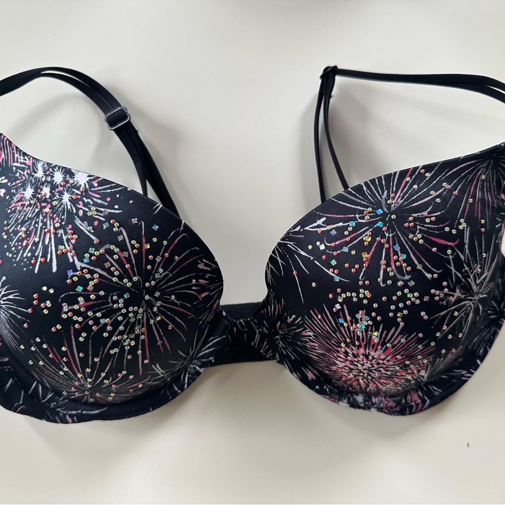 Lot of Victoria’s Secret Push Up Bras 34D - Picture 4 of 4